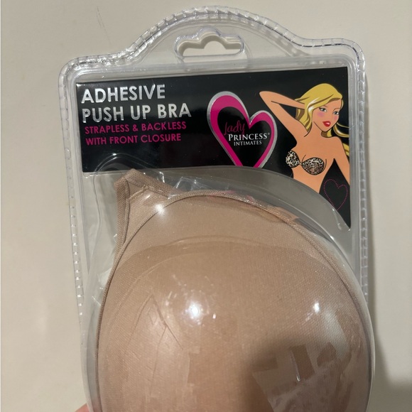 Adhesive bra - Picture 3 of 4